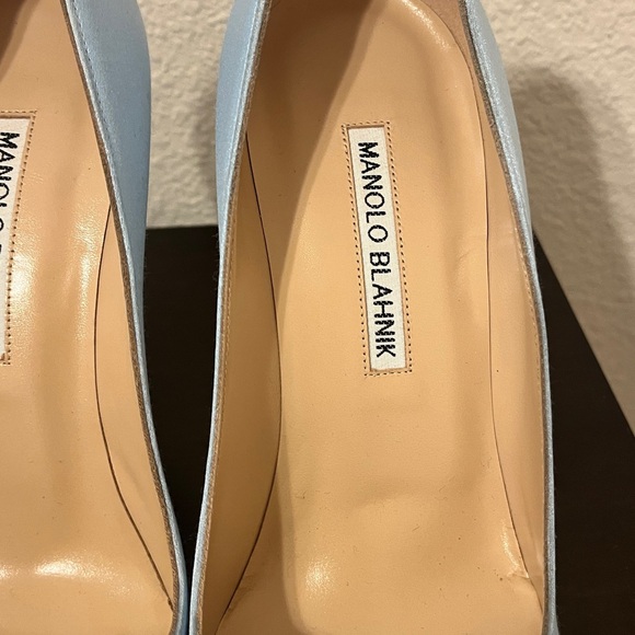 Manolo Blahnik Pumps 37.5 NWT - Picture 4 of 10